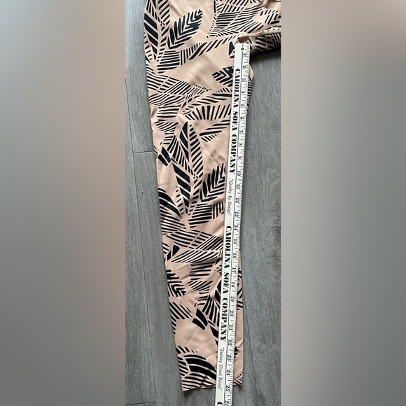 Aerie Camel And Black Leave Print Stretchy Leggings Women’s Medium - Picture 11 of 11